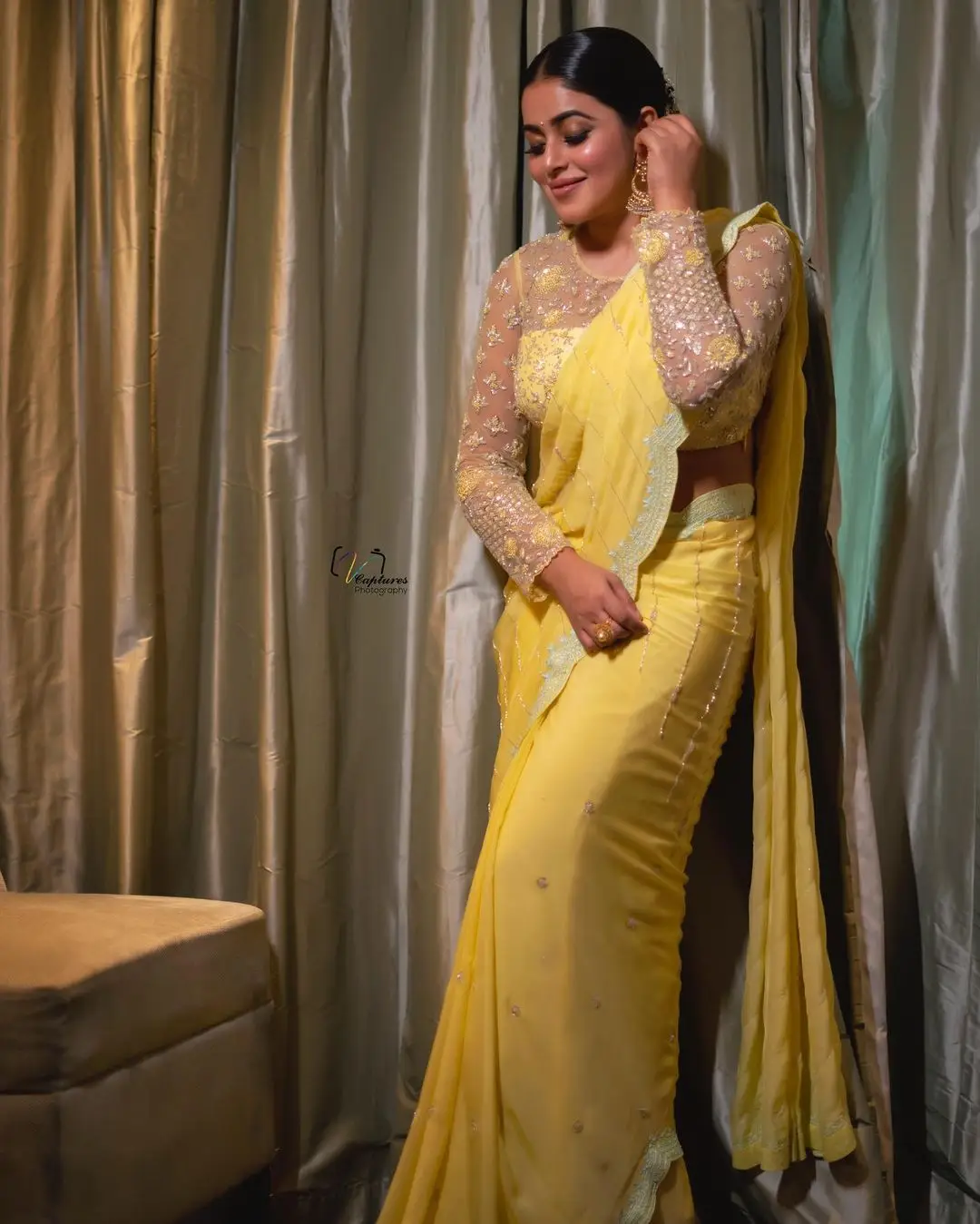 INDIAN TV ACTRESS SHAMNA KASIM PICS IN YELLOW SAREE 2